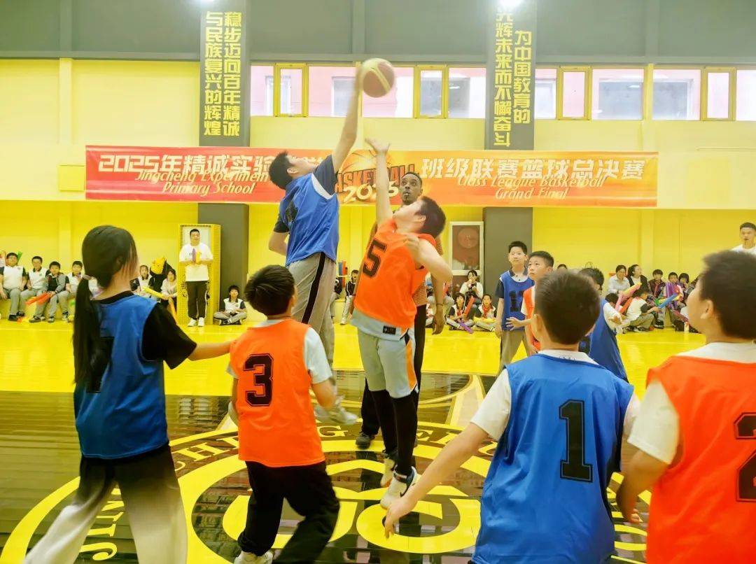 包含唯勇者胜：篮球赛场上运动员们奋力争锋的词条