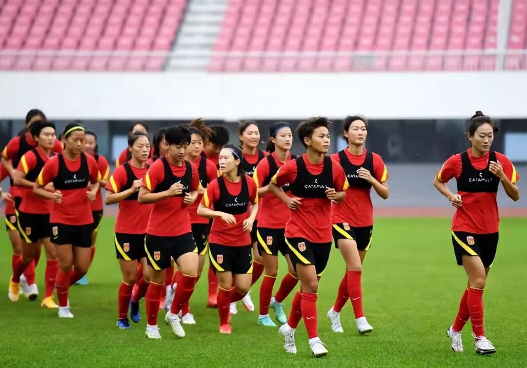 女足国家队备战决赛，深入研究对手战术的简单介绍